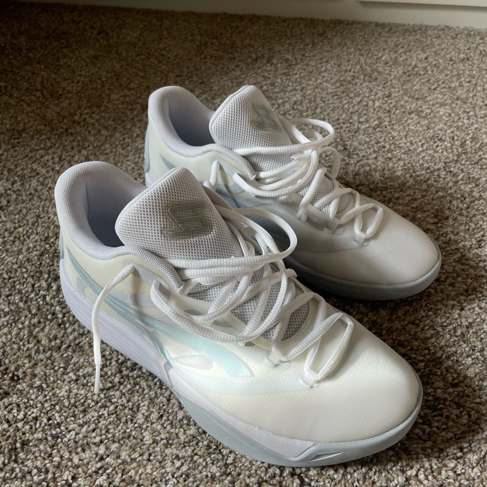 Puma Women’s Stewie 2 Size 9.5 White Basketball Shoes NWOT